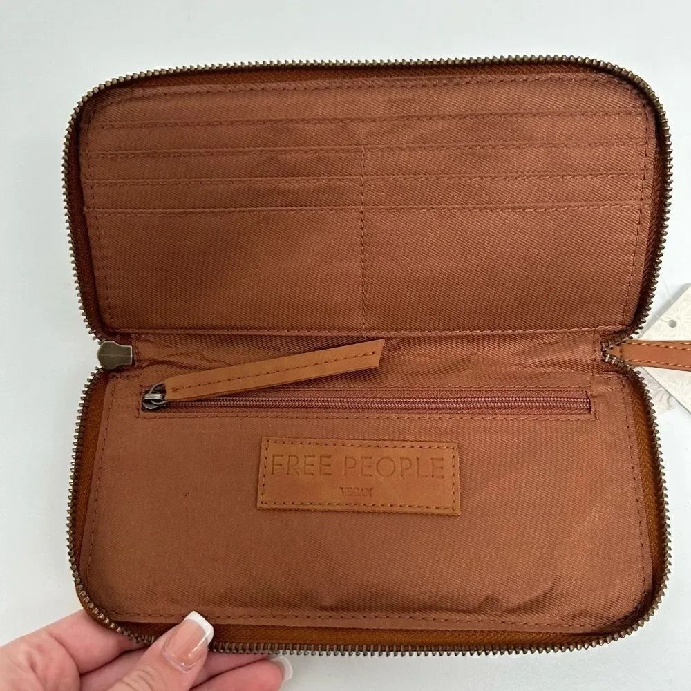 NWT Free People Vegan Leather Distressed Wallet - Picture 4 of 7